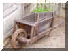 Wheele barrow in de Gannes garden P6200065.JPG (663340 bytes)
